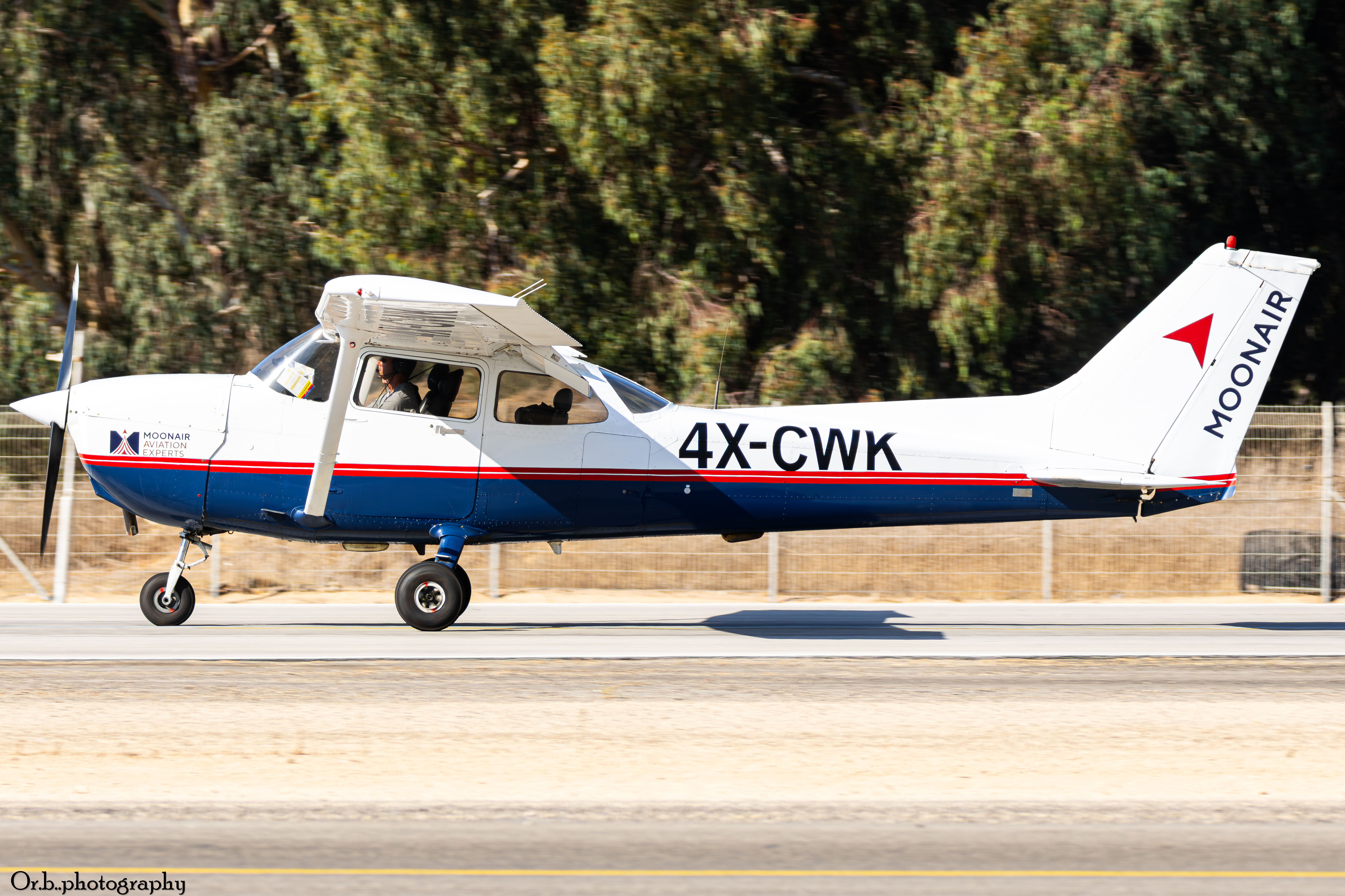 4X-CWK ססנה 172 בנחיתה בשדה הרצליה